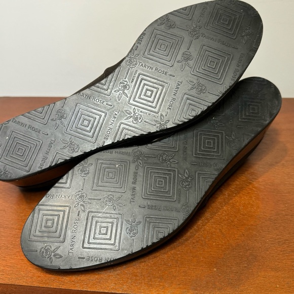 Taryn Rose low wedge peep toe shoes 11 - Picture 8 of 9